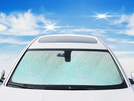 汽車前擋風(fēng)玻璃外面起霧怎么處理？
