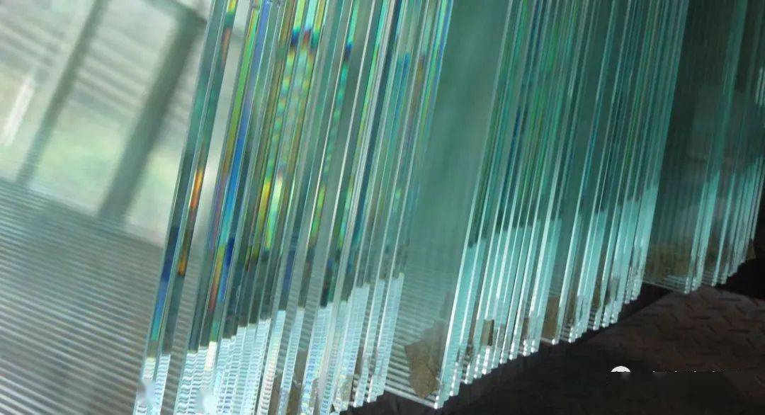 2023年國(guó)內(nèi)折疊屏超薄柔性玻璃使用面積同比增250%